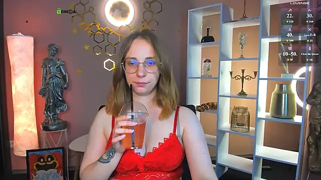 Snapshot of evalora_vei chatting on June 11, 2026, 1:05 am evalora vei online show from June 11, 2026, 1:05 am