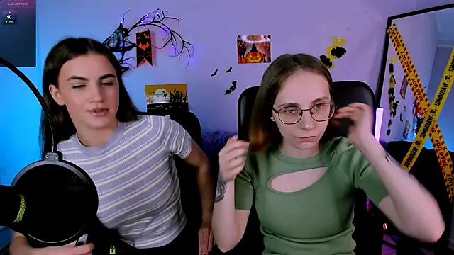 Snapshot of evalora_vei chatting on November 5, 2025, 1:25 pm evalora vei online show from November 5, 2025, 1:25 pm