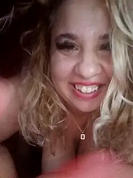 Snapshot of BelleInna chatting on November 12, 2025, 11:19 pm BelleInna online show from November 12, 2025, 11:19 pm