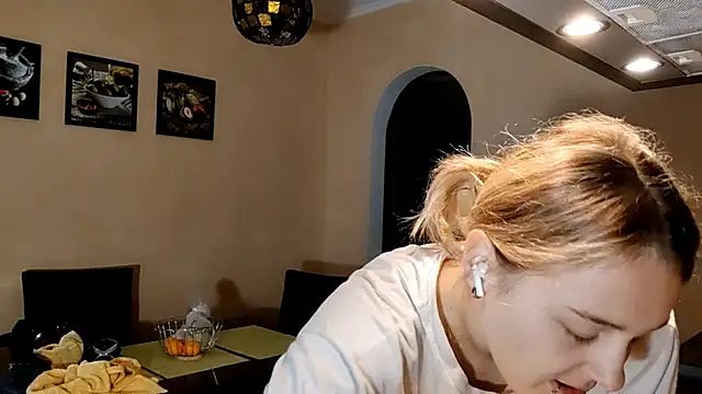 Snapshot of ThomasinaGalvin chatting on November 9, 2025, 10:30 am ThomasinaGalvin online show from November 9, 2025, 10:30 am