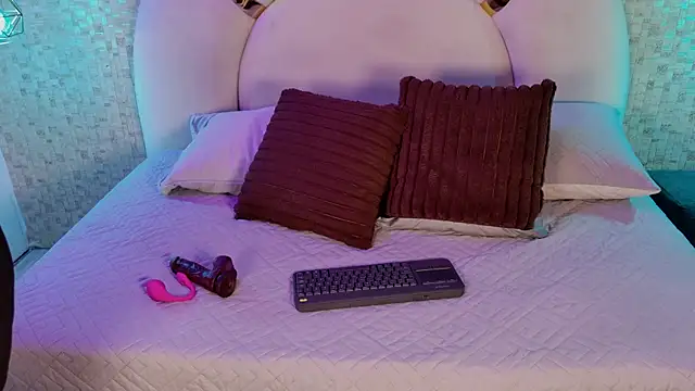 emmy rose25 online show from February 20, 2026, 11:45 am