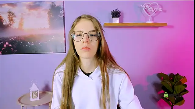 lulu fly  online show from November 3, 2025, 7:39 pm