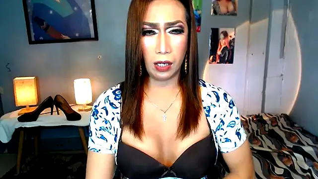 littleredbunny27 online show from June 7, 2026, 3:01 am