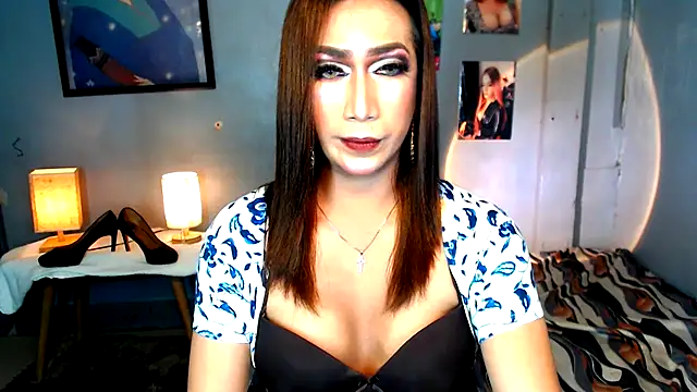 Snapshot of littleredbunny27 chatting on March 16, 2026, 8:51 am littleredbunny27 online show from March 16, 2026, 8:51 am