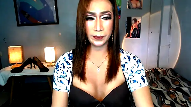 Snapshot of littleredbunny27 chatting on March 15, 2026, 6:31 am littleredbunny27 online show from March 15, 2026, 6:31 am