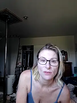 Snapshot of LanaDeluxe chatting on February 11, 2026, 8:09 pm LanaDeluxe online show from February 11, 2026, 8:09 pm