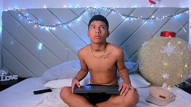 Snapshot of little_kris1 chatting on November 25, 2025, 1:11 pm little kris1 online show from November 25, 2025, 1:11 pm