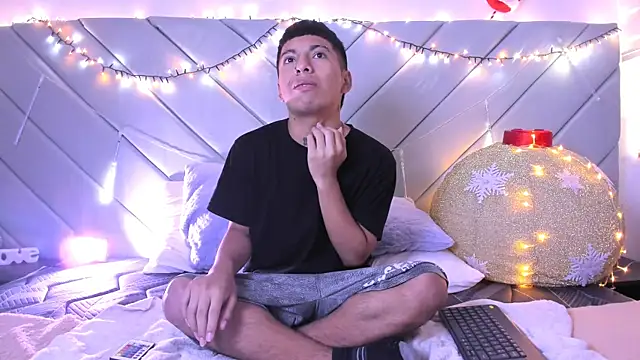 Snapshot of little_kris1 chatting on November 28, 2025, 12:27 pm little kris1 online show from November 28, 2025, 12:27 pm