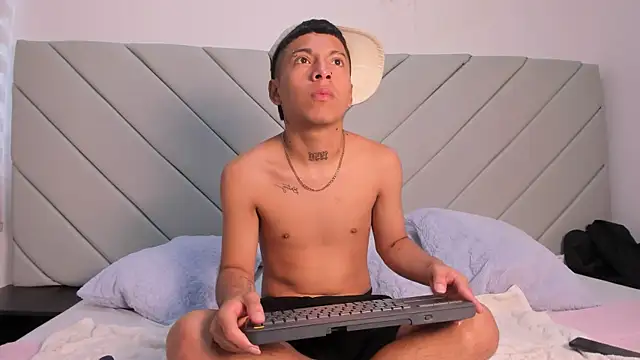 Snapshot of little_kris1 chatting on October 18, 2025, 12:29 pm little kris1 online show from October 18, 2025, 12:29 pm