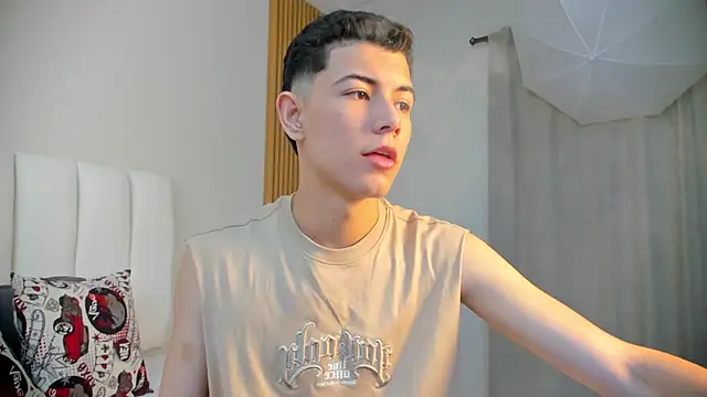 Snapshot of FireGuy_99 chatting on November 30, 2025, 1:34 pm FireGuy 99 online show from November 30, 2025, 1:34 pm