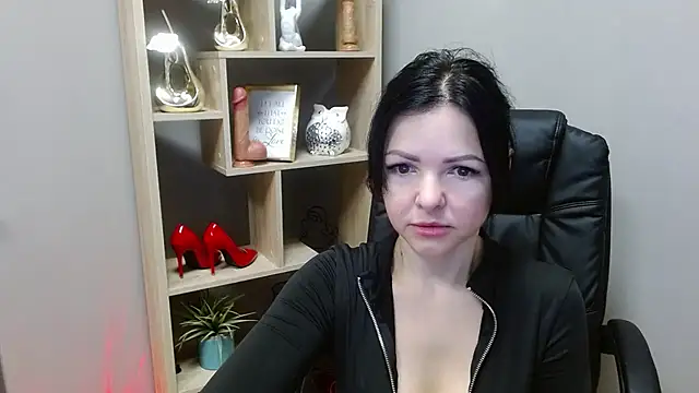 Snapshot of Mollybloom40 chatting on December 15, 2025, 7:47 am Mollybloom40 online show from December 15, 2025, 7:47 am