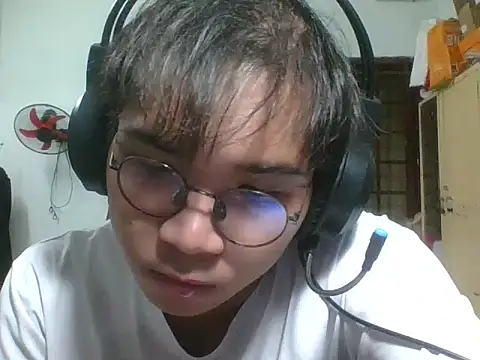 Snapshot of kave2033 chatting on November 14, 2025, 3:37 pm kave2033 online show from November 14, 2025, 3:37 pm