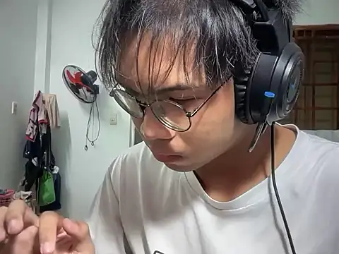 Snapshot of kave2033 chatting on November 30, 2025, 3:02 pm kave2033 online show from November 30, 2025, 3:02 pm