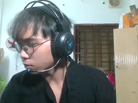 Snapshot of kave2033 chatting on November 9, 2025, 3:05 pm kave2033 online show from November 9, 2025, 3:05 pm