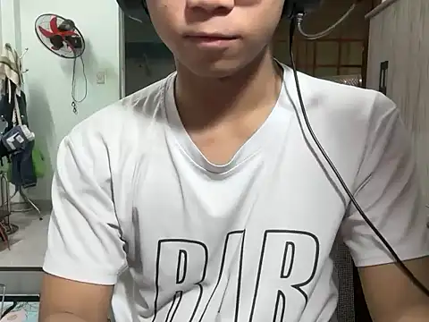 kave2033 online show from February 3, 2026, 4:01 pm