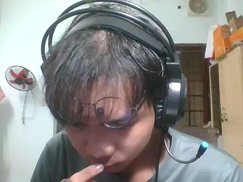 Snapshot of kave2033 chatting on November 16, 2025, 3:28 pm kave2033 online show from November 16, 2025, 3:28 pm