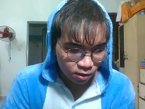 Snapshot of kave2033 chatting on November 7, 2025, 3:27 pm kave2033 online show from November 7, 2025, 3:27 pm