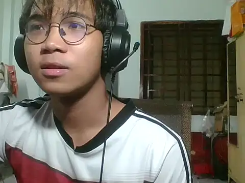 Snapshot of kave2033 chatting on October 31, 2025, 3:41 pm kave2033 online show from October 31, 2025, 3:41 pm