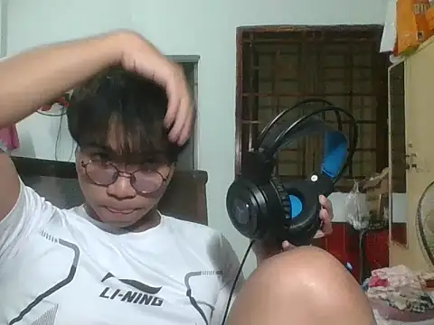 Snapshot of kave2033 chatting on November 4, 2025, 2:21 pm kave2033 online show from November 4, 2025, 2:21 pm