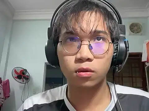 Snapshot of kave2033 chatting on November 29, 2025, 3:45 pm kave2033 online show from November 29, 2025, 3:45 pm