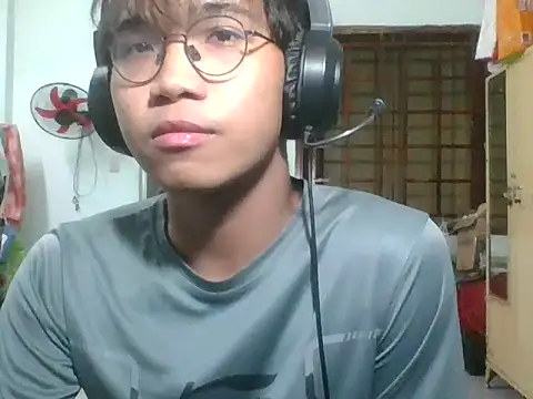 Snapshot of kave2033 chatting on November 2, 2025, 2:55 pm kave2033 online show from November 2, 2025, 2:55 pm