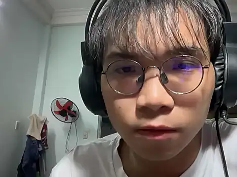 Snapshot of kave2033 chatting on November 27, 2025, 3:01 pm kave2033 online show from November 27, 2025, 3:01 pm