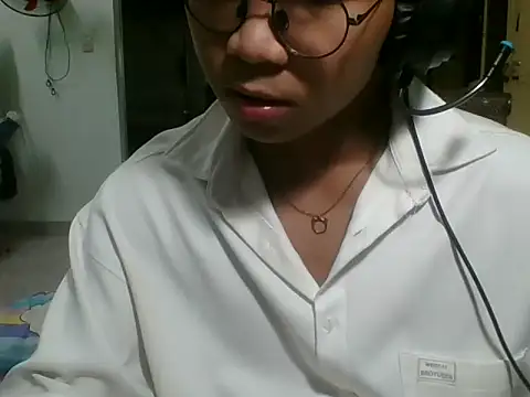 Snapshot of kave2033 chatting on October 21, 2025, 3:22 pm kave2033 online show from October 21, 2025, 3:22 pm