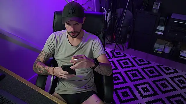 Snapshot of monsieurguitsxxx chatting on November 20, 2025, 1:12 pm monsieurguitsxxx online show from November 20, 2025, 1:12 pm