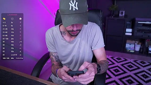 Snapshot of monsieurguitsxxx chatting on November 10, 2025, 12:32 pm monsieurguitsxxx online show from November 10, 2025, 12:32 pm