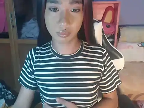Snapshot of Yourasianbabyemma chatting on June 3, 2026, 4:33 pm Yourasianbabyemma online show from June 3, 2026, 4:33 pm