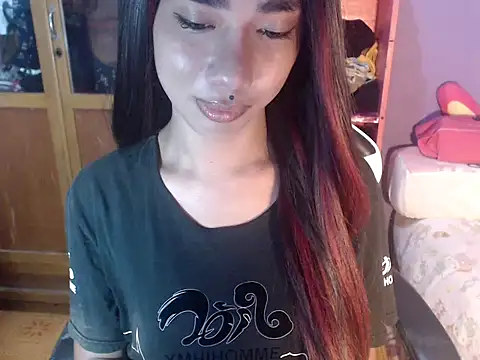Yourasianbabyemma online show from May 5, 2026, 7:06 pm