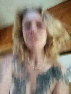 Snapshot of DeesseLilli chatting on November 17, 2025, 9:13 am DeesseLilli online show from November 17, 2025, 9:13 am