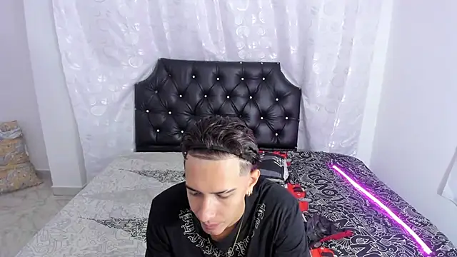 Snapshot of Hayden_Boy_ chatting on October 31, 2025, 12:57 pm Hayden Boy online show from October 31, 2025, 12:57 pm