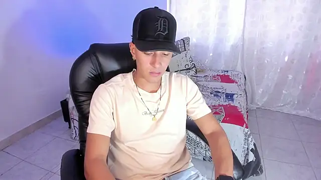 Snapshot of Hayden_Boy_ chatting on October 22, 2025, 2:27 pm Hayden Boy online show from October 22, 2025, 2:27 pm