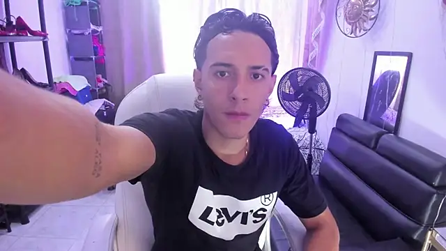 Snapshot of Hayden_Boy_ chatting on December 5, 2025, 7:23 pm Hayden Boy online show from December 5, 2025, 7:23 pm