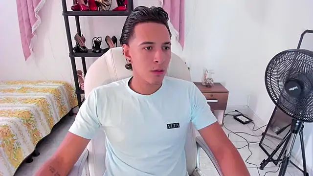 Snapshot of Hayden_Boy_ chatting on November 1, 2025, 7:19 pm Hayden Boy online show from November 1, 2025, 7:19 pm