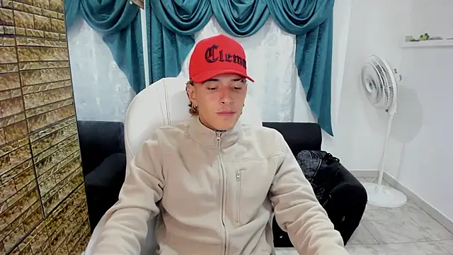 Snapshot of Hayden_Boy_ chatting on December 16, 2025, 4:06 am Hayden Boy online show from December 16, 2025, 4:06 am