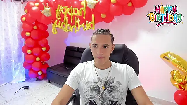 Snapshot of Hayden_Boy_ chatting on November 13, 2025, 8:46 pm Hayden Boy online show from November 13, 2025, 8:46 pm