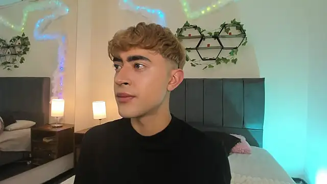 Snapshot of JustinCastiblanco chatting on November 25, 2025, 11:21 am JustinCastiblanco online show from November 25, 2025, 11:21 am