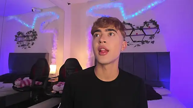 Snapshot of JustinCastiblanco chatting on November 17, 2025, 11:36 am JustinCastiblanco online show from November 17, 2025, 11:36 am