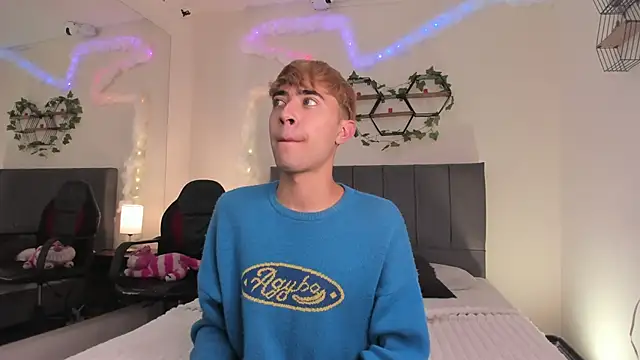 Snapshot of JustinCastiblanco chatting on November 21, 2025, 11:20 am JustinCastiblanco online show from November 21, 2025, 11:20 am