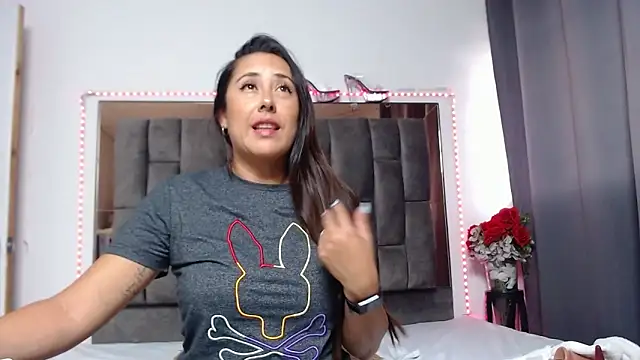 Salmma Milf online show from May 4, 2026, 11:57 am