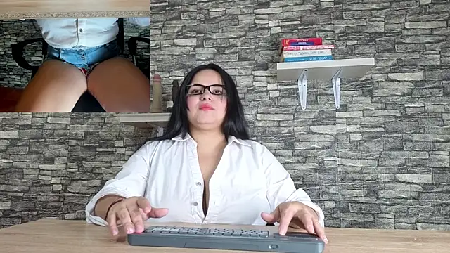 Snapshot of TokyoSky chatting on March 4, 2026, 7:43 pm TokyoSky online show from March 4, 2026, 7:43 pm