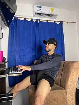 Snapshot of Kylian_Alessandro chatting on December 15, 2025, 9:48 am Kylian Alessandro online show from December 15, 2025, 9:48 am