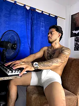 Snapshot of Kylian_Alessandro chatting on October 16, 2025, 4:37 pm Kylian Alessandro online show from October 16, 2025, 4:37 pm