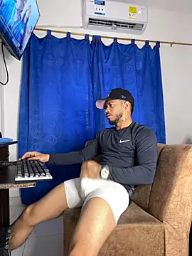 Snapshot of Kylian_Alessandro chatting on November 20, 2025, 1:45 pm Kylian Alessandro online show from November 20, 2025, 1:45 pm