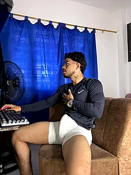 Snapshot of Kylian_Alessandro chatting on October 15, 2025, 1:08 pm Kylian Alessandro online show from October 15, 2025, 1:08 pm