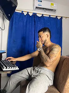 Snapshot of Kylian_Alessandro chatting on November 9, 2025, 8:46 pm Kylian Alessandro online show from November 9, 2025, 8:46 pm