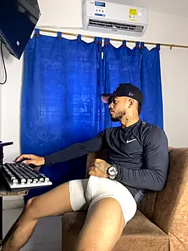 Snapshot of Kylian_Alessandro chatting on November 16, 2025, 12:43 pm Kylian Alessandro online show from November 16, 2025, 12:43 pm