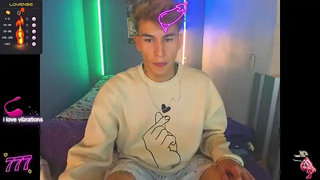 Snapshot of Latin_boysxxxx chatting on March 31, 2026, 3:41 am Latin boysxxxx online show from March 31, 2026, 3:41 am